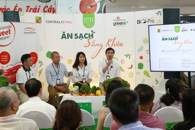 img_9315-2-163707_649.jpg Các diễn giả chia sẻ tại tọa đàm 'Ăn sạch, sống khỏe'. Ảnh: Lâm Hùng.