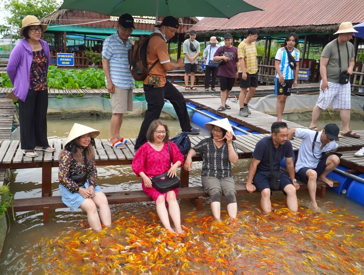 Từ phong trào thi đua sản xuất, kinh doanh giỏi đã xuất hiện nhiều mô hình mang lại thu nhập hàng tỷ đồng cho hội viên, nông dân. Ảnh: Kim Anh.