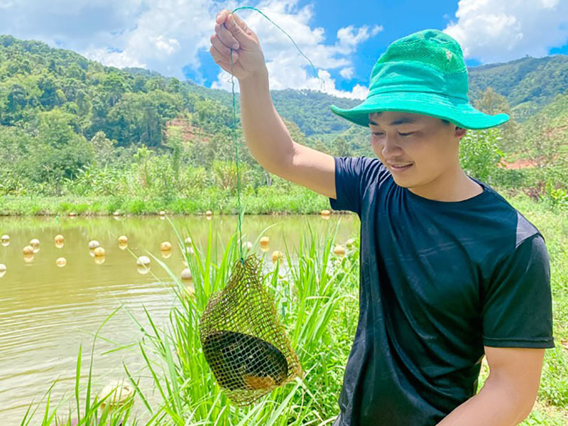 Anh Thành đưa trai vào túi lưới