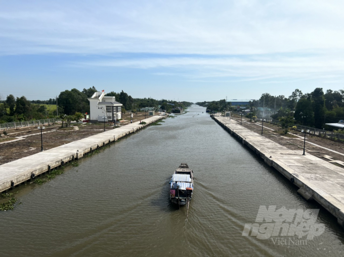 watermark_hong-dan-5-1715_20220309_854.jpg Cống âu thuyền Ninh Quới mở cống đẩy nước mặn từ TX Ngã Năm ra hướng Hồng Dân. Ảnh: Trọng Linh.