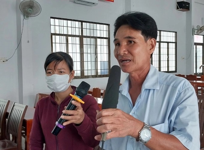 z3831093619524_53d4075d5f966568652e7e87fa220401-134047_312.jpg Nông dân đặt câu hỏi cho các diễn giả tại toạ đàm. Ảnh: Minh Đảm.